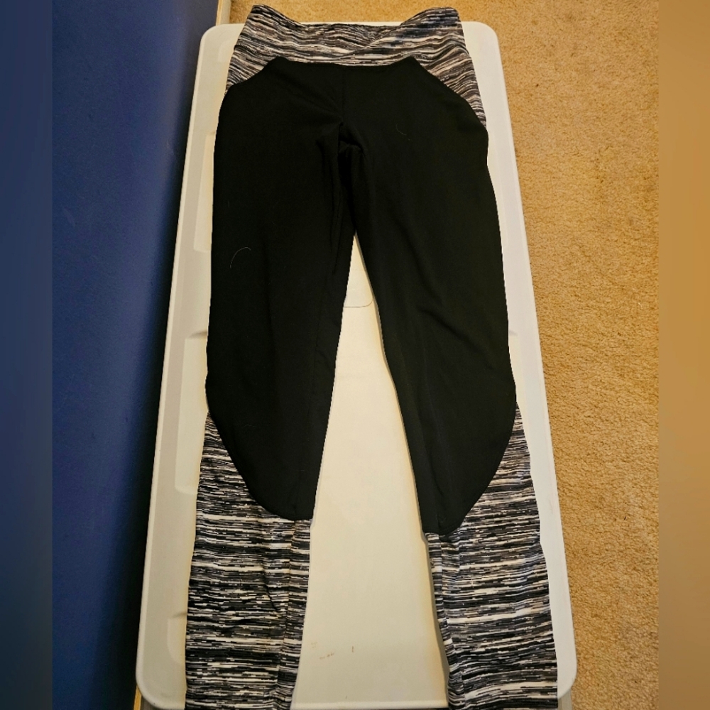 Workout pant lightly used black and white